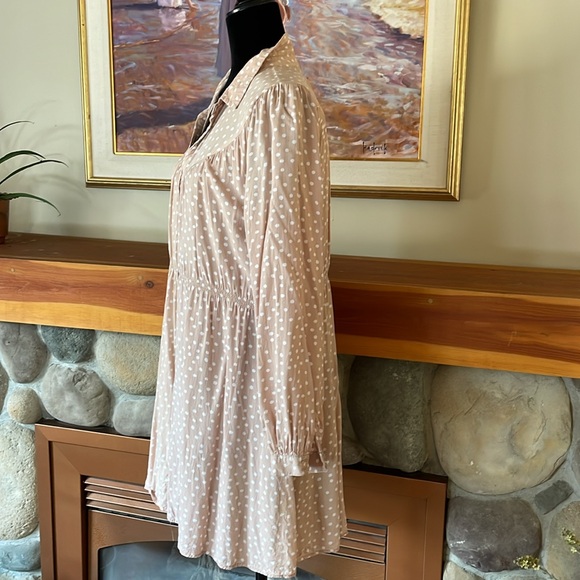 Forever 21 button down peach polkadot long sleeve tunic (L) - Picture 3 of 7